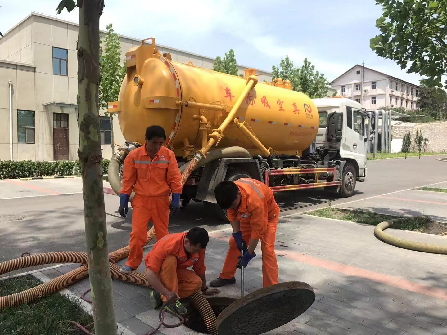 路南化粪池清理与5-8吨吸粪车施工效率分析